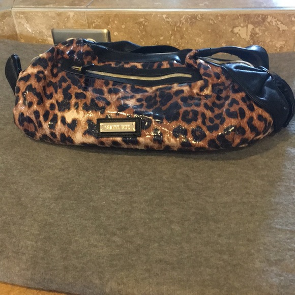 Handbags - NWOT Gianni Bini leopard and black purse